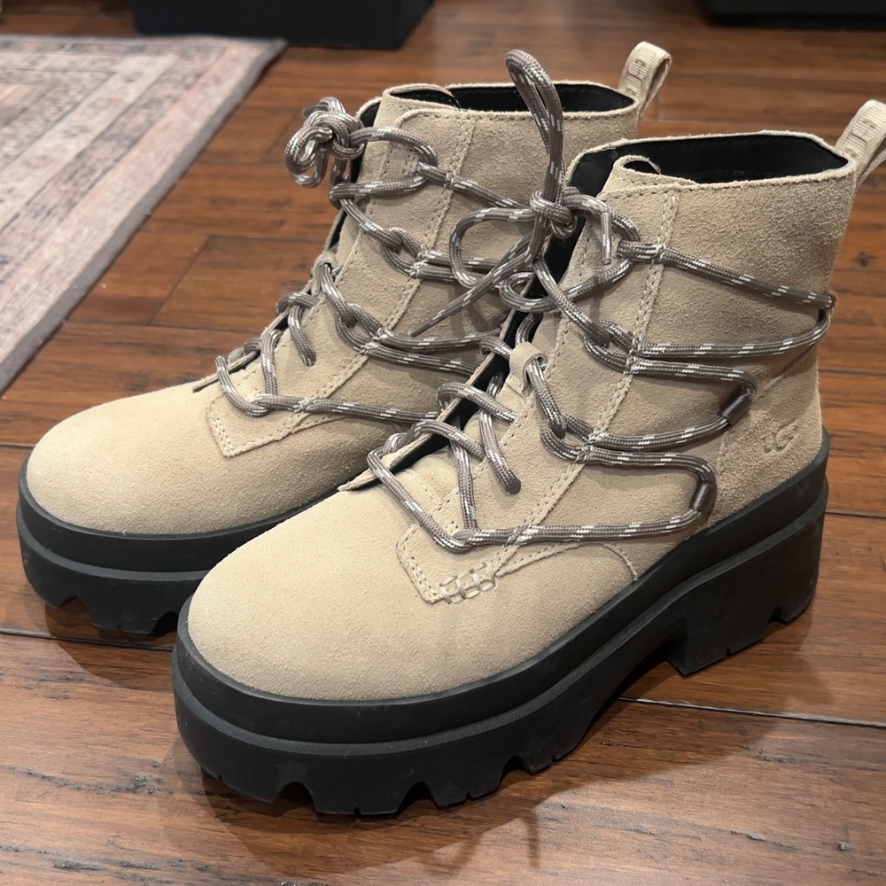 Ugg Brisbane Lace Up Platform boots - Picture 4 of 12